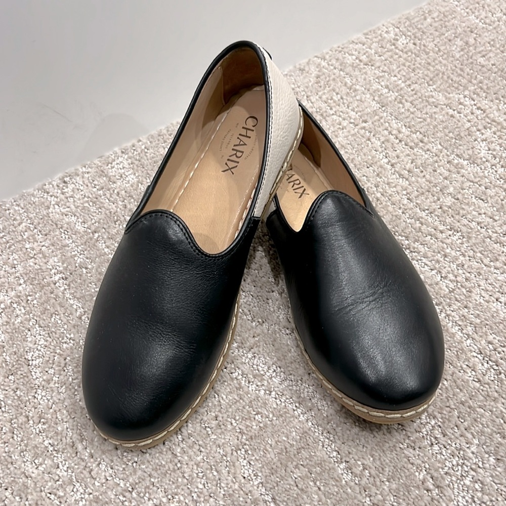 Chairix Black and White Flats size EU 39